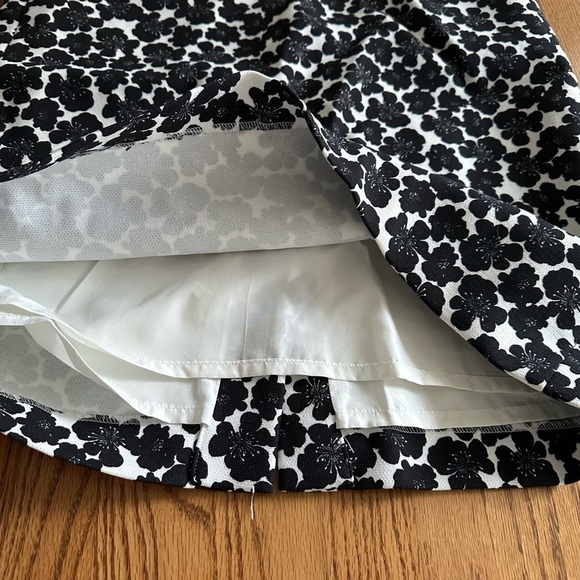 J Crew Floral Print Pencil Skirt Size 8 Office Siren Academia Goth Preppy - Picture 5 of 9